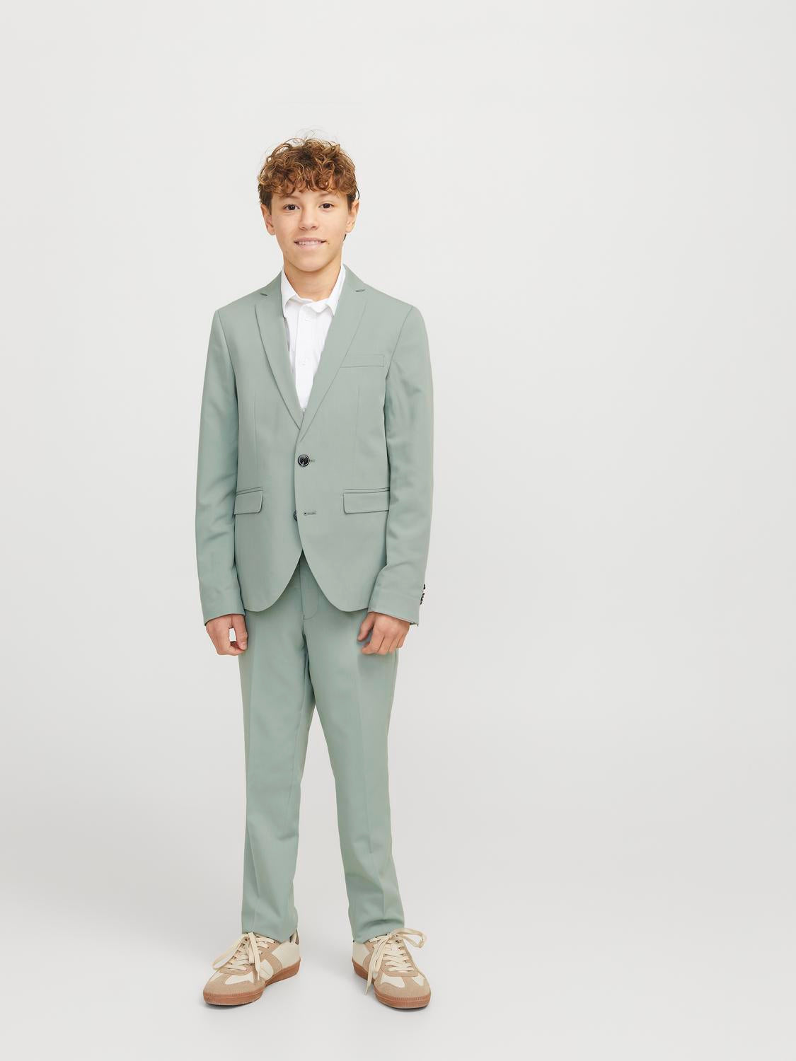 model_shot-front_full